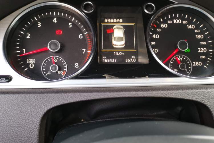 Used Volkswagen FAW-Volkswagen CC 2018 1.8TSI Luxury Model Odometer Close Up