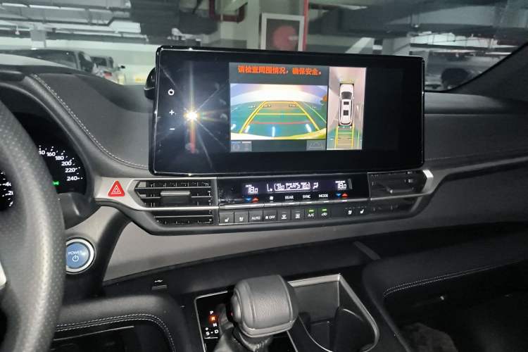 Used Toyota SIENNA 2023 2.5L Hybrid Deluxe Edition