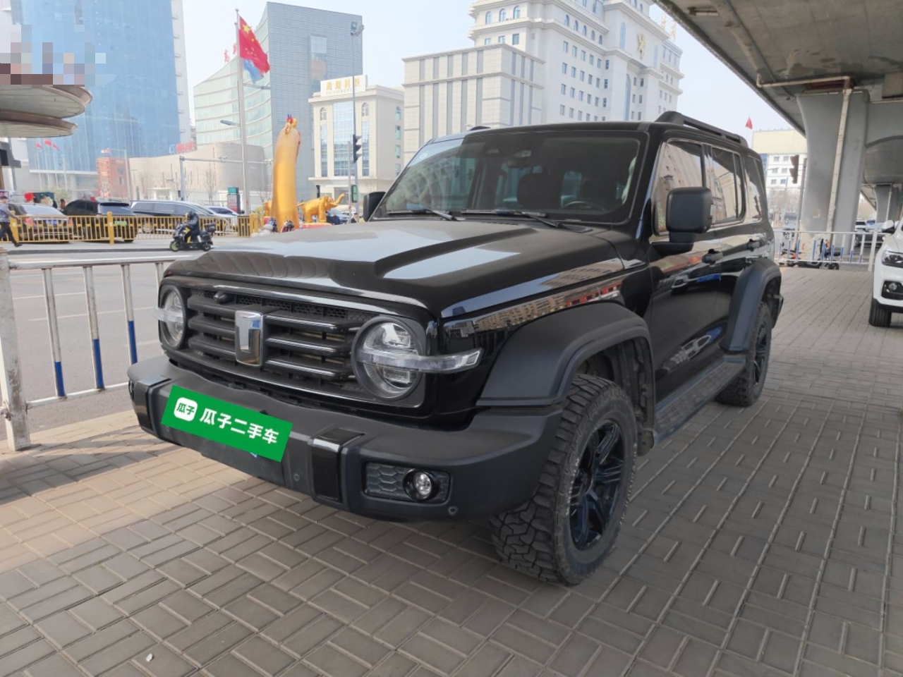 تحت مقدمة السيارة