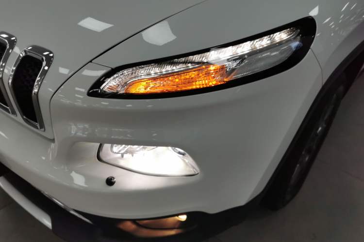 Used Jeep Cherokee 2020 2.0L Two-Wheel Drive Classic Sports Edition