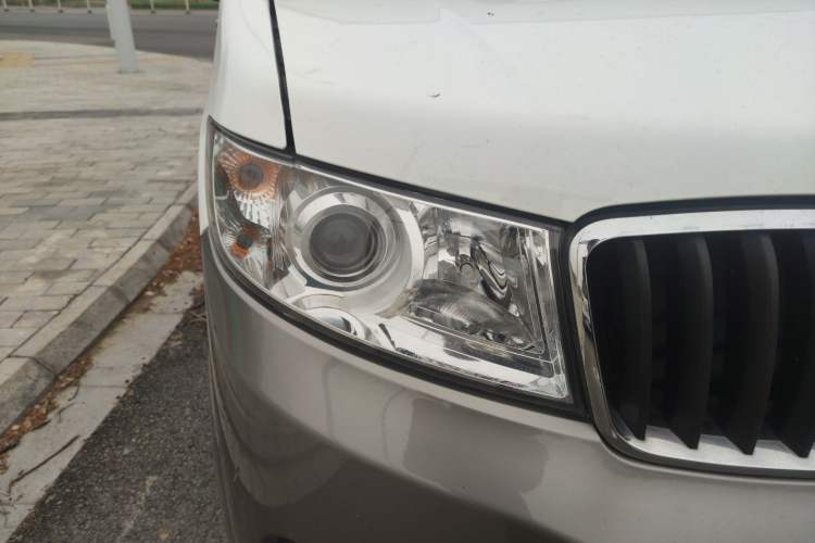 Used Jinbei New Hiace X30L  Right Front Headlight