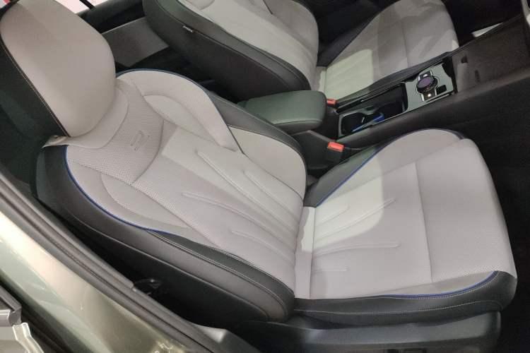 Used Volkswagen Tayron 2025 Tiguan L 380TSI 4Motion Luxury
