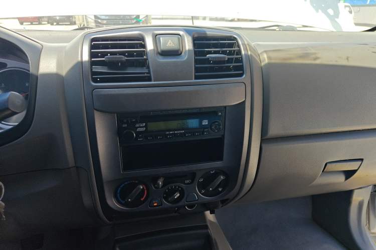 Used Great Wall Wingle 5 2011 2.2L Wealth Edition Two-Wheel Drive Big Double-Cab GW491QE
