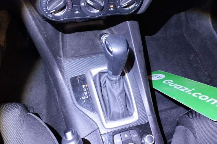 Used Mazda 3 Axela 2019 Cloud-Control Edition Hatchback 1.5L Automatic Comfort Model China VI Standard Gear Lever