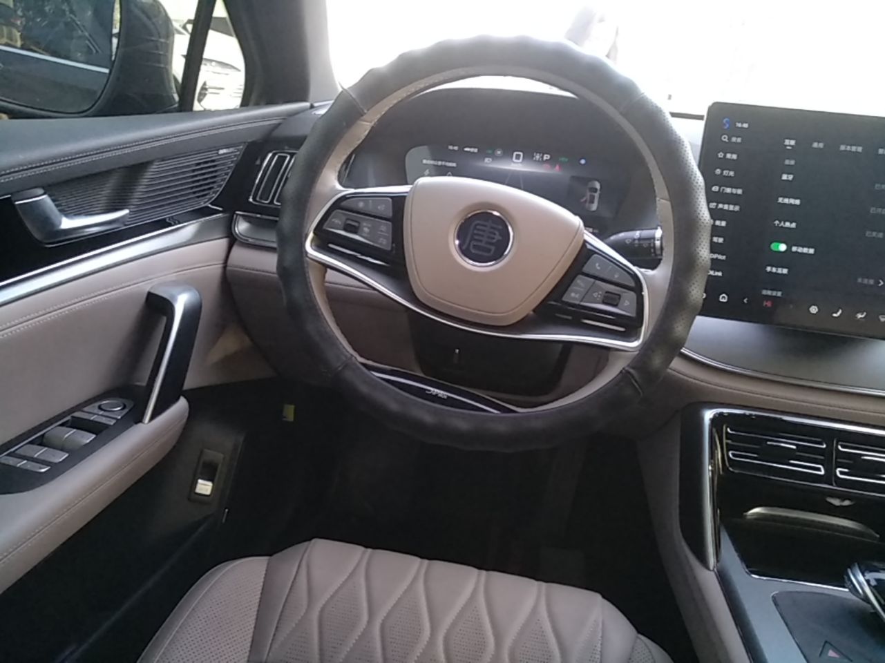 BYD Tang New Energy 2025 DM-i 115KM Prestige Model - Executive — снимка 13