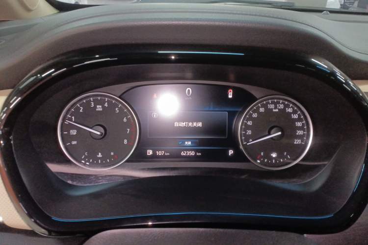 Used Buick GL8 2023 Facelifted Land Cruiser Executive Luxury Version
