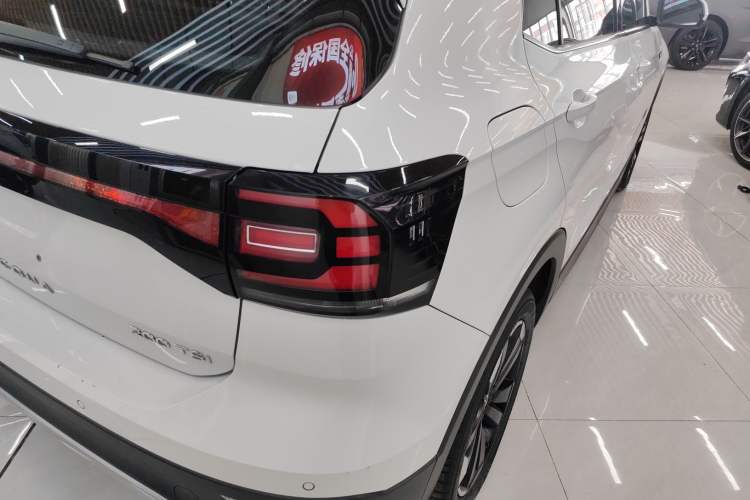 Used Volkswagen Tacqua 2023 200TSI DSG Joy-Connect Edition Right Rear Taillight