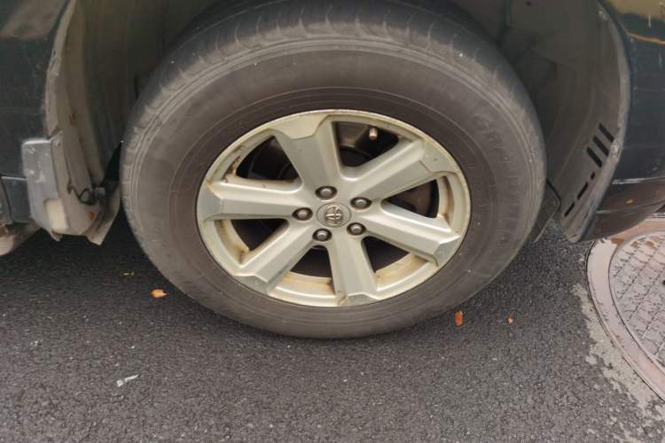 Used Toyota Highlander 2012 2.7L Two-Wheel Drive 7-Seater Elite Edition Right Front Wheel Hub