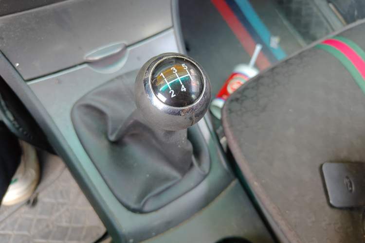 Used BYD L3 2012 1.5L Manual Comfort Edition Gear Lever