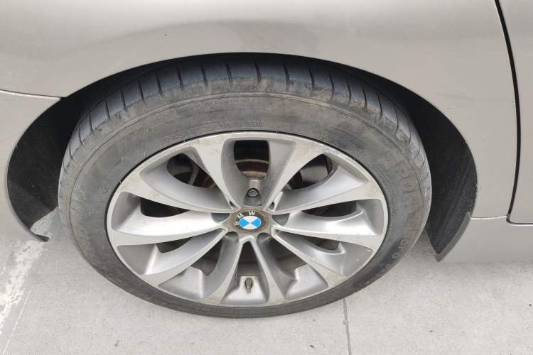Used BMW 5 Series 2017 525Li Leading Model Right Rear Wheel Hub