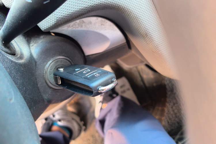 Used Foton Scenic G7 2020 2.4L Commercial Version Long Wheelbase High-Roof 2-Seat Van China VI Emission Standard 4K22D4M Vehicle Key