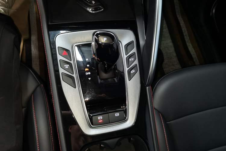 Used MG Pilot 2021 300TGI Automatic Two-Wheel Drive Trophy Deluxe Edition Gear Lever