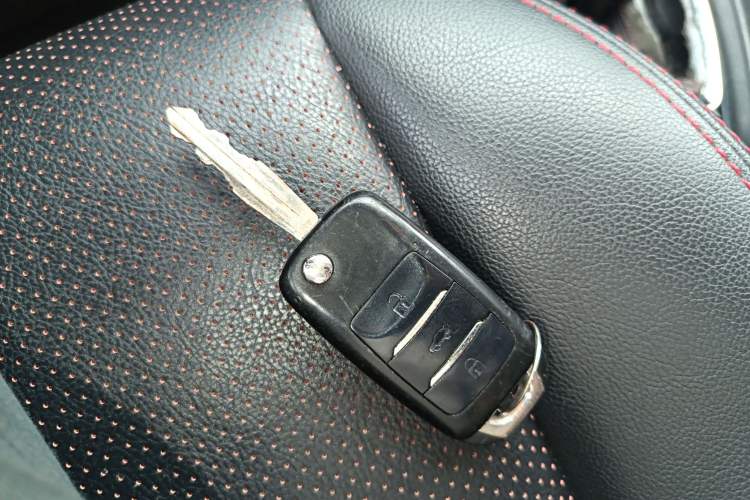 Used CHANGAN KAICHENG Oushang A600 2016 1.5L Manual Elite 7-Seater Interior 1