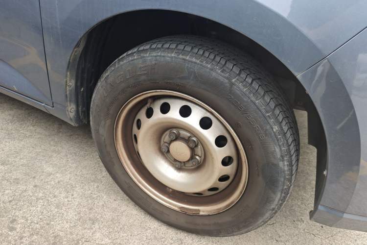 Used Wuling Hongguang PLUS 2019 1.5T Manual Standard Edition 5 Seats
