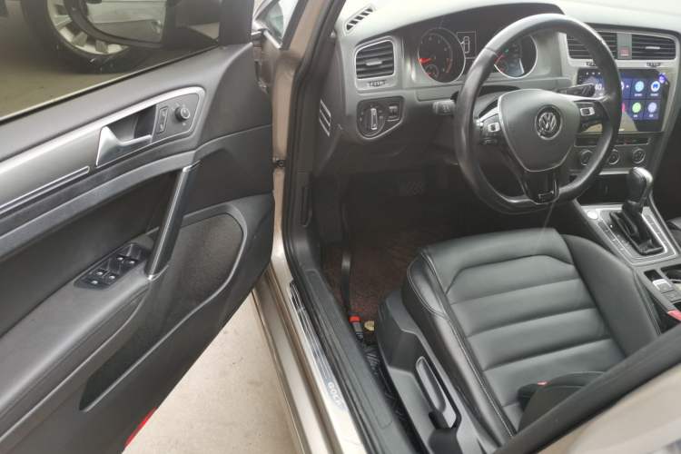 Used Volkswagen Golf 2014 1.4TSI Automatic Luxury Model Driver Seat