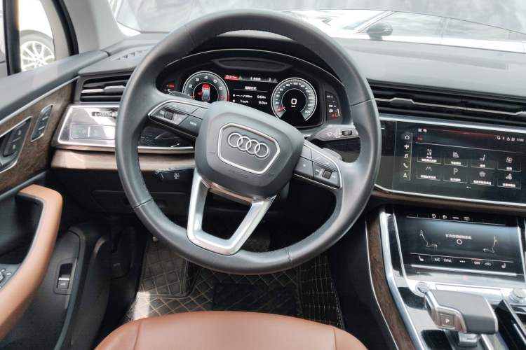 Used Audi Q7 2021 45 TFSI quattro S line Sport model Steering Wheel