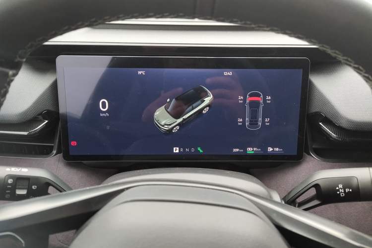 Used Lynk & Co 08 EM-P 2023 220 km Limited-Time Edition Instrument Cluster