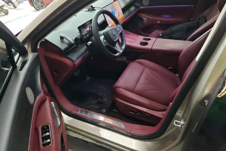 Used VOYAH Lantu Chiguang L 2026 Four-Wheel-Drive Ultra Driver Seat