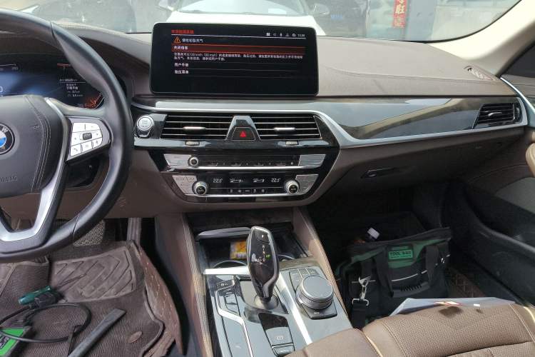 Used BMW 5 Series 2022 Second Facelift 525Li Luxury Package Audio And AC Panel