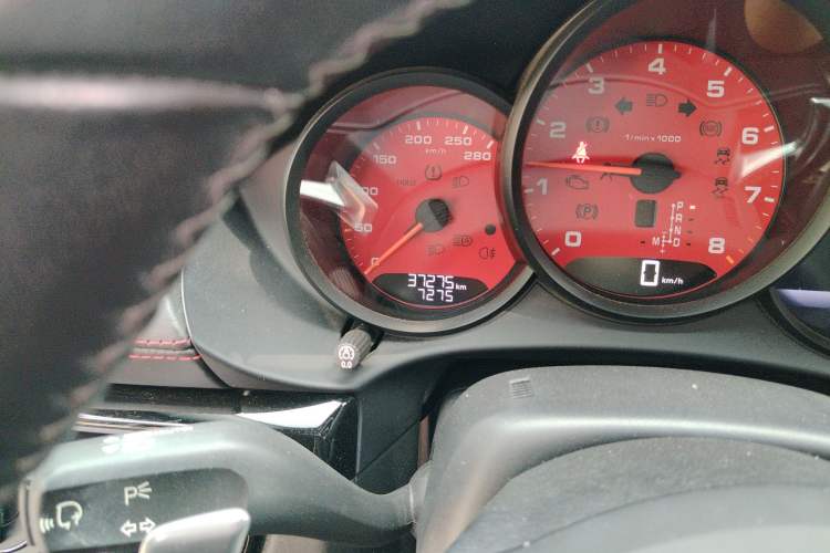 Used Porsche 718 2022 Boxster T 2.0T Odometer Close Up