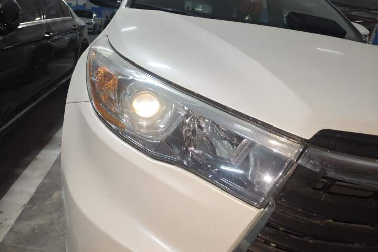 Used Toyota Highlander 2015 2.0T Four-Wheel Drive Luxury Edition 7-Seater Right Front Headlight