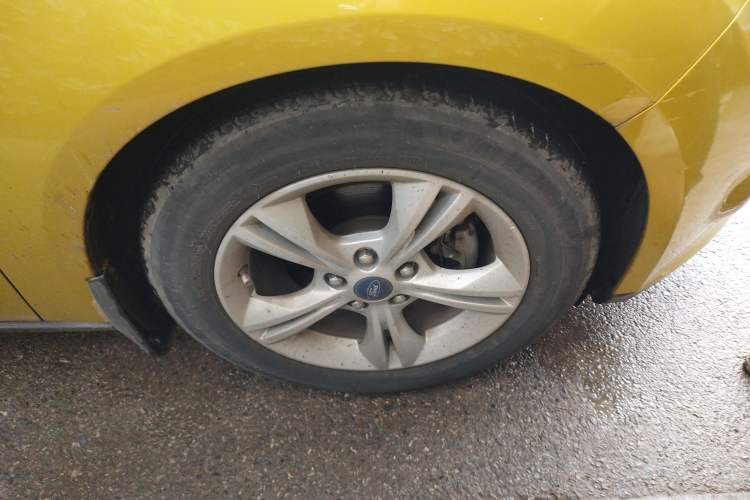 Used Ford Focus 2012 Hatchback 1.6L Automatic Fashion Edition Right Front Wheel Hub