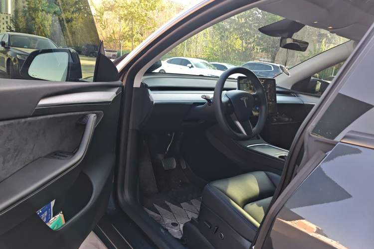 Used Tesla Model Y 2024 Rear-Wheel-Drive Version
