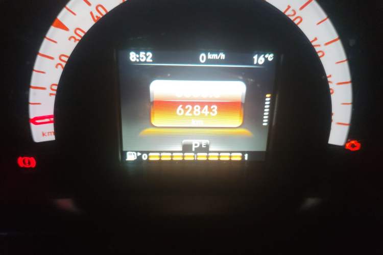 Used smart forfour 2016 1.0L 52 kW Passion Edition Odometer Close Up