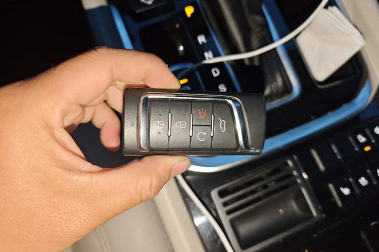 Used GAC Trumpchi GS8 2017 320T Two-Wheel Drive Luxury Smart Connectivity Version (7 Seats)