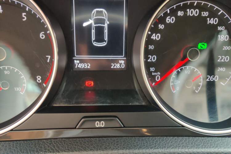 Used Volkswagen Golf 2017 1.6L Automatic Comfort Million-Vehicle Anniversary Edition