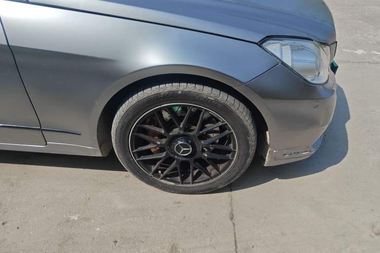 Used Mercedes-Benz E-Class 2010 E 260 CGI Coupe Right Front Wheel Hub