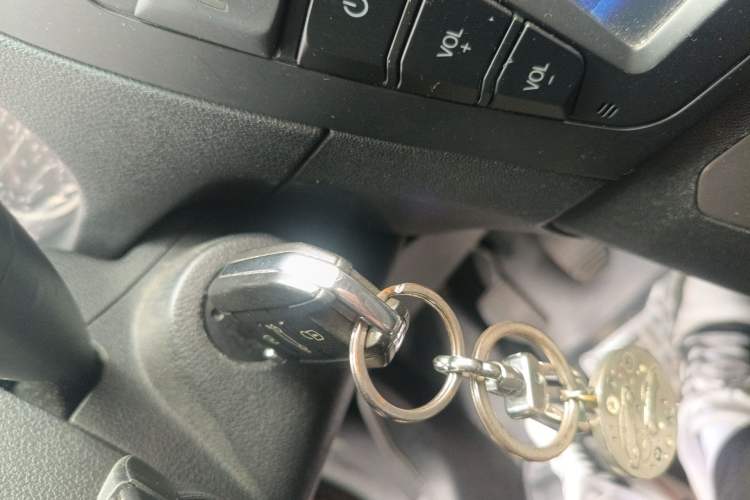 Used Peugeot 301 2014 1.6L Manual Luxury Edition