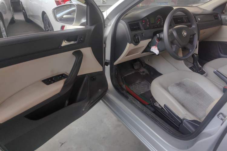 Used Skoda Rapid 2013 1.6L Automatic Smart Selection Model