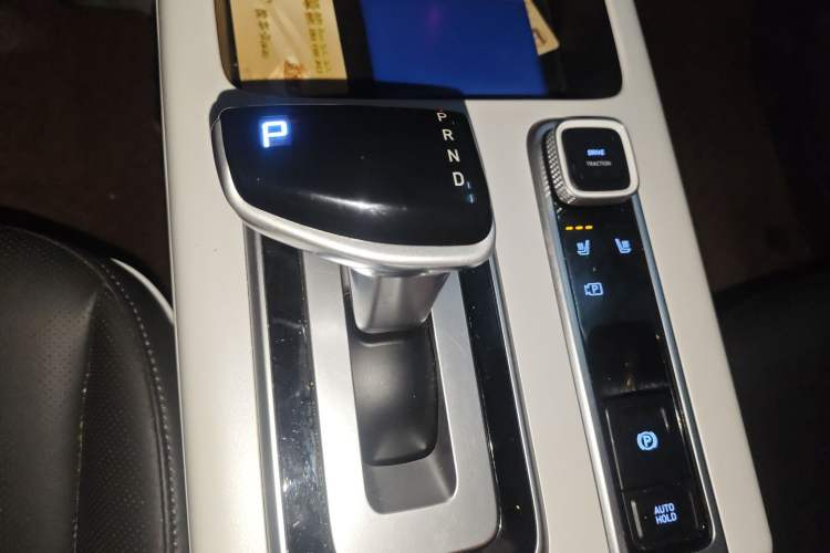 Used Hyundai ix35 2023 Musso 2.0L Prestige LUX Edition Gear Lever