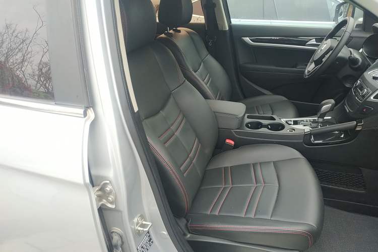 Used Dongfeng Aeolus AX7 2016 2.0L Automatic Zhiyi Trim