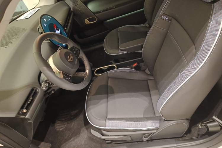 Used MINI Electric MINI COOPER 2025 456km COOPER E Classic Style
