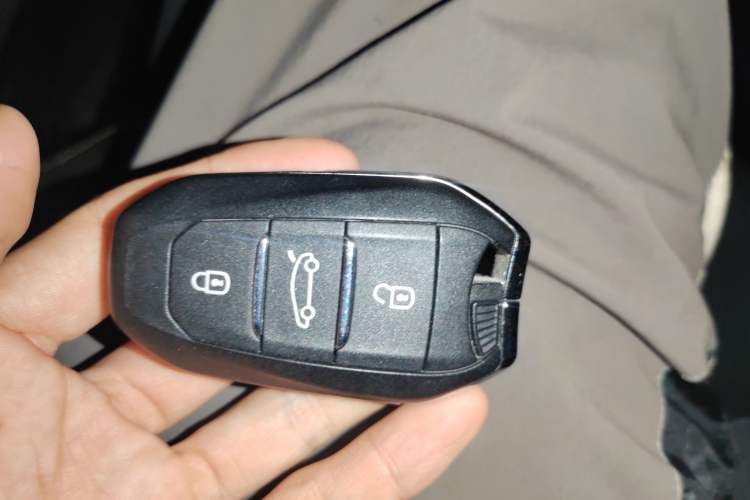 Used Peugeot 2008 2014 1.6L Automatic Navigation Edition
