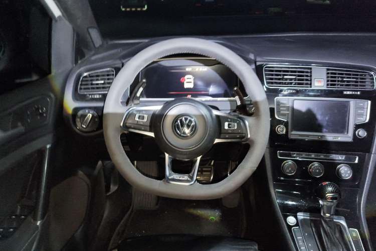 Used Volkswagen Golf 2015 1.4TSI Automatic R-Line Steering Wheel
