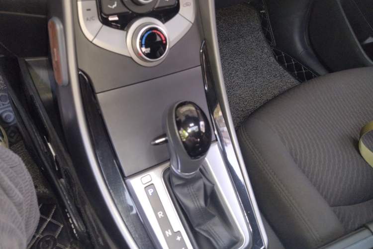 Used Hyundai Elantra (5th Generation / Langdong) 2016 1.6L Automatic Prestige Model Gear Lever