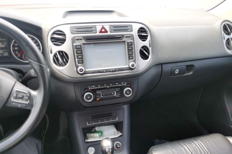 Used Volkswagen Tiguan 2012 1.8TSI Automatic All-Wheel Drive Elite Edition Audio And AC Panel