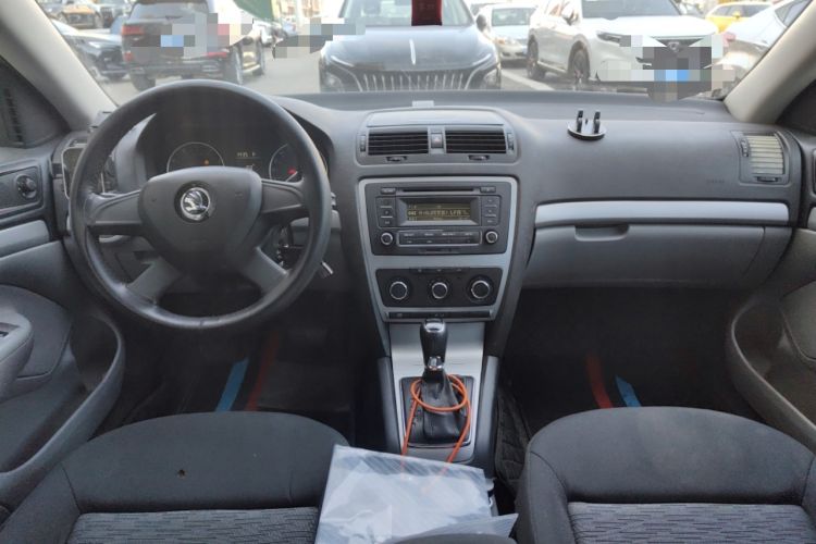 Used Skoda Octavia 2013 1.6L Automatic Yijie Edition Center Console