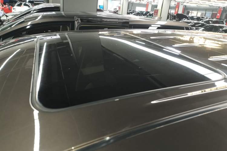 Used Buick GL8 2023 Facelifted Land Cruiser Executive Luxury Version
