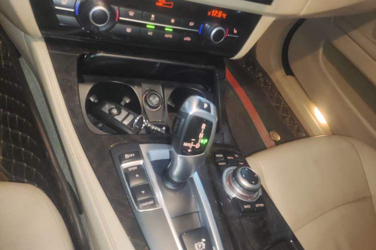 Used BMW 5 Series 2014 525Li Leading Model
