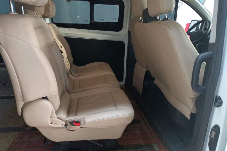 Used Ford Transit 2017 2.0T Diesel Multi-Purpose Commercial Vehicle Short Wheelbase Low Roof China V Standard
