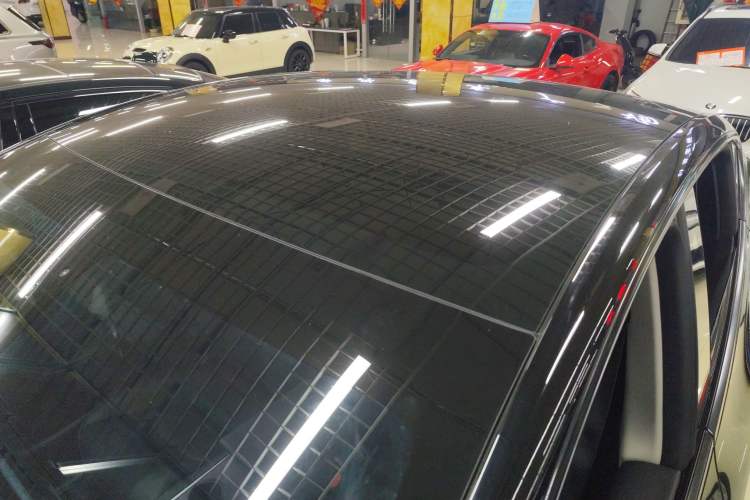 Used Tesla Model Y 2023 Long-Range All-Wheel-Drive Version Roof