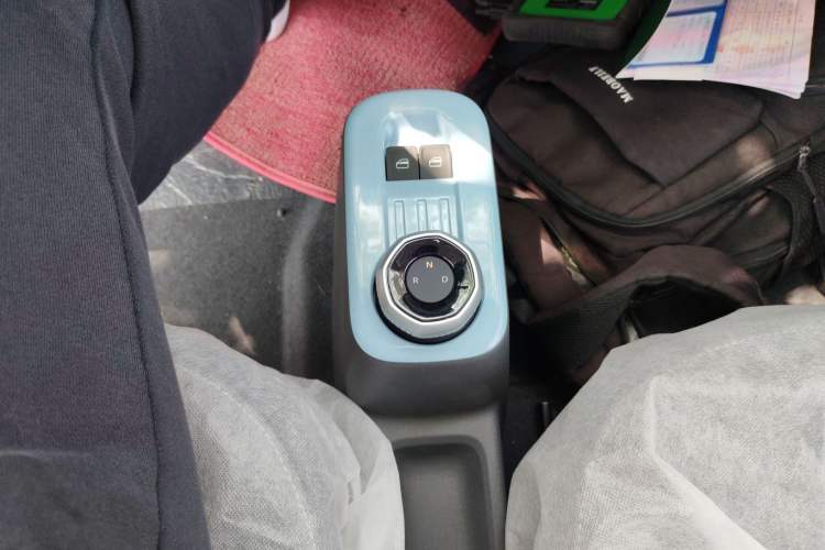 Used Geely Galaxy Panda 2024 Panda Mini 200km Endurance Bear Gear Lever