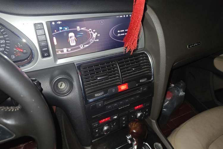 Used Audi Q7 2006 3.6 FSI quattro Base Model Audio And AC Panel