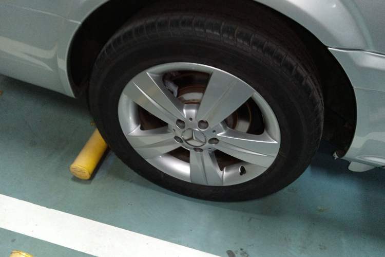 Used Mercedes-Benz Viano 2013 3.0L Comfort Edition Right Rear Wheel Hub