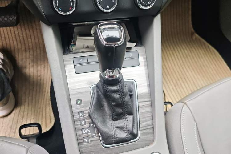 Used Skoda Octavia 2015 1.6L Automatic Yijun Edition
