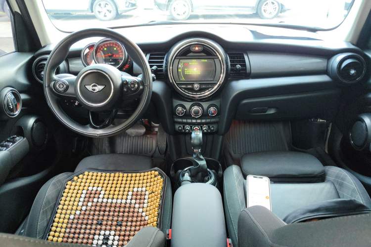 Used MINI 2016 1.5T COOPER Five-Door Edition Center Console